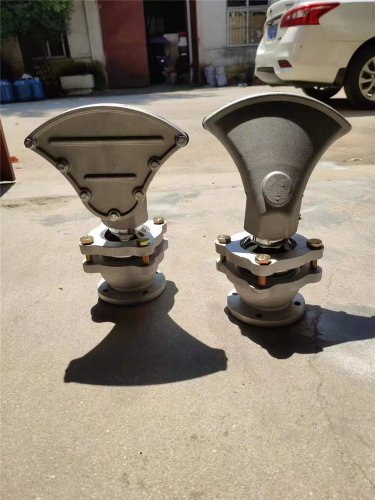 灑水車萬(wàn)向可拆卸前噴頭（不銹鋼萬(wàn)向旋轉(zhuǎn)底座，全鋁合金可拆卸清洗的鴨嘴頭）