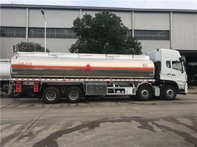 重汽斯太爾前四后八27.7方鋁合金運(yùn)油車，20.4噸鋁合金油罐車