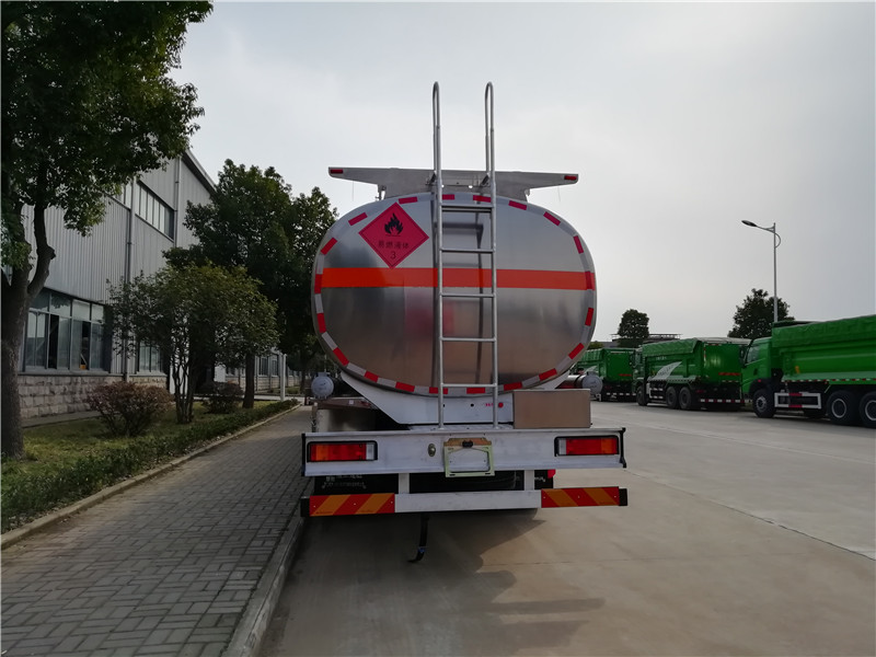 東風(fēng)天龍前四后八23.5方運(yùn)油車，20.3噸油罐車