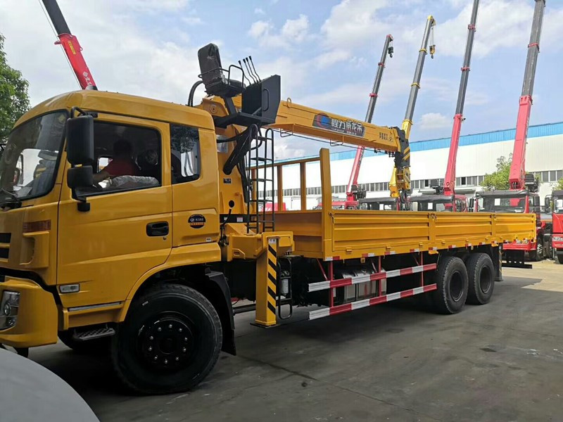 東風(fēng)華神后八輪12噸工程黃