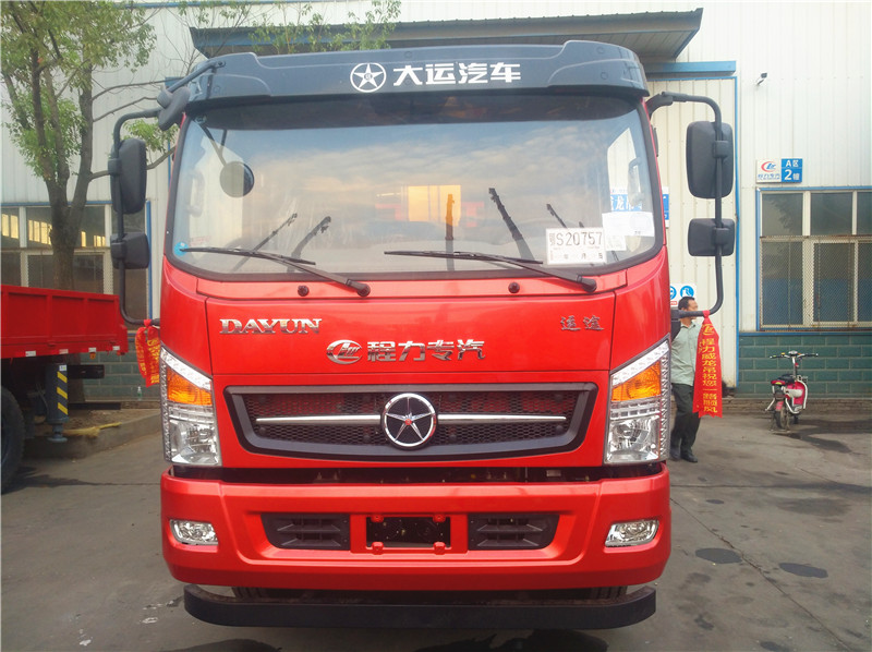 大運(yùn)小黃牌6.3噸隨車(chē)吊