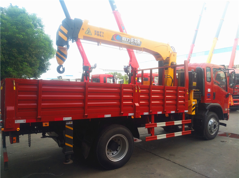 大運(yùn)小黃牌6.3噸隨車(chē)吊