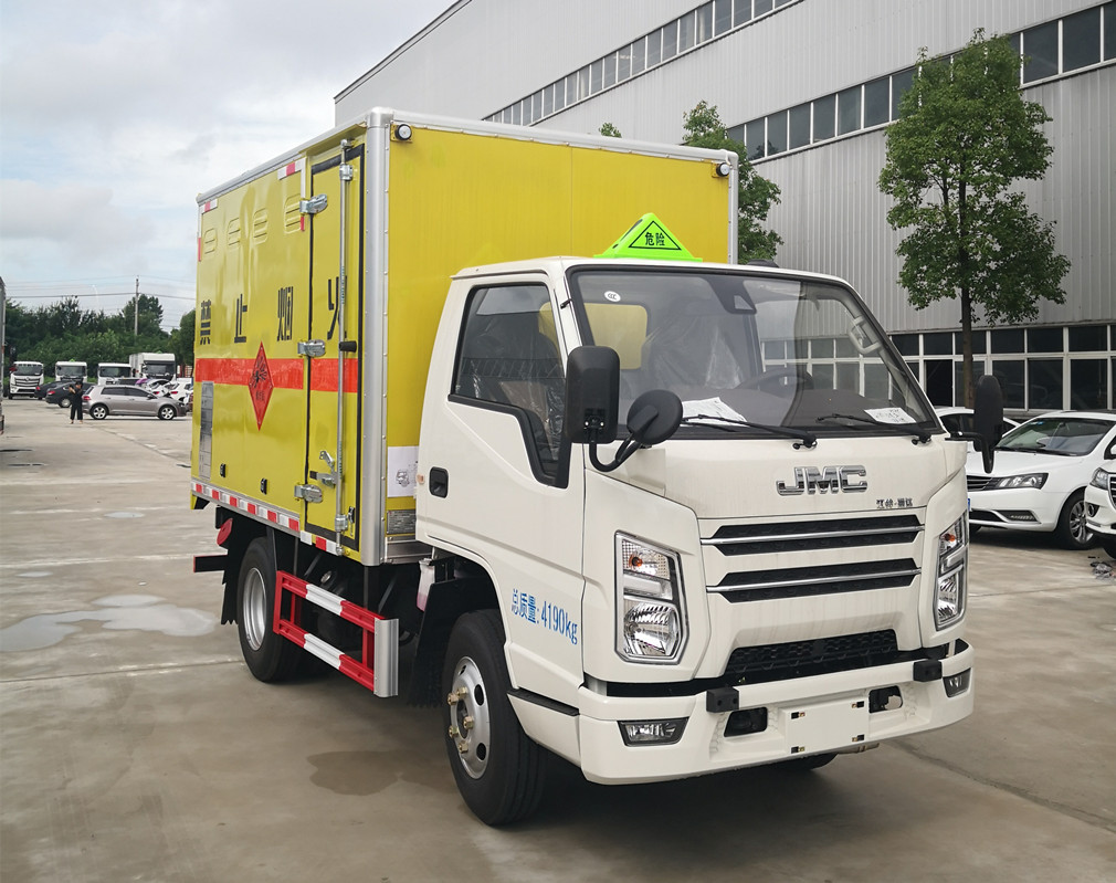 江鈴3.1米貨廂爆破器材運(yùn)輸車