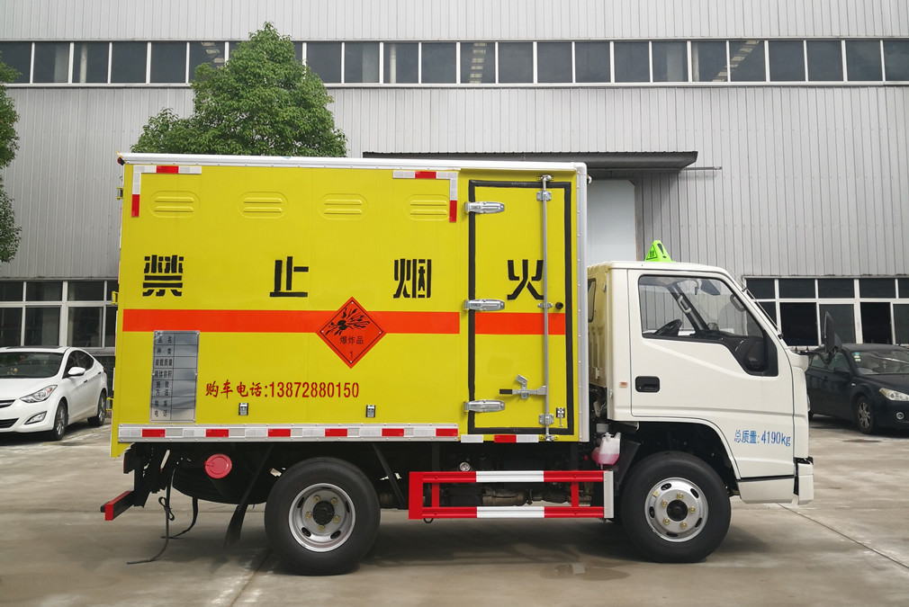 江鈴3.1米貨廂爆破器材運(yùn)輸車